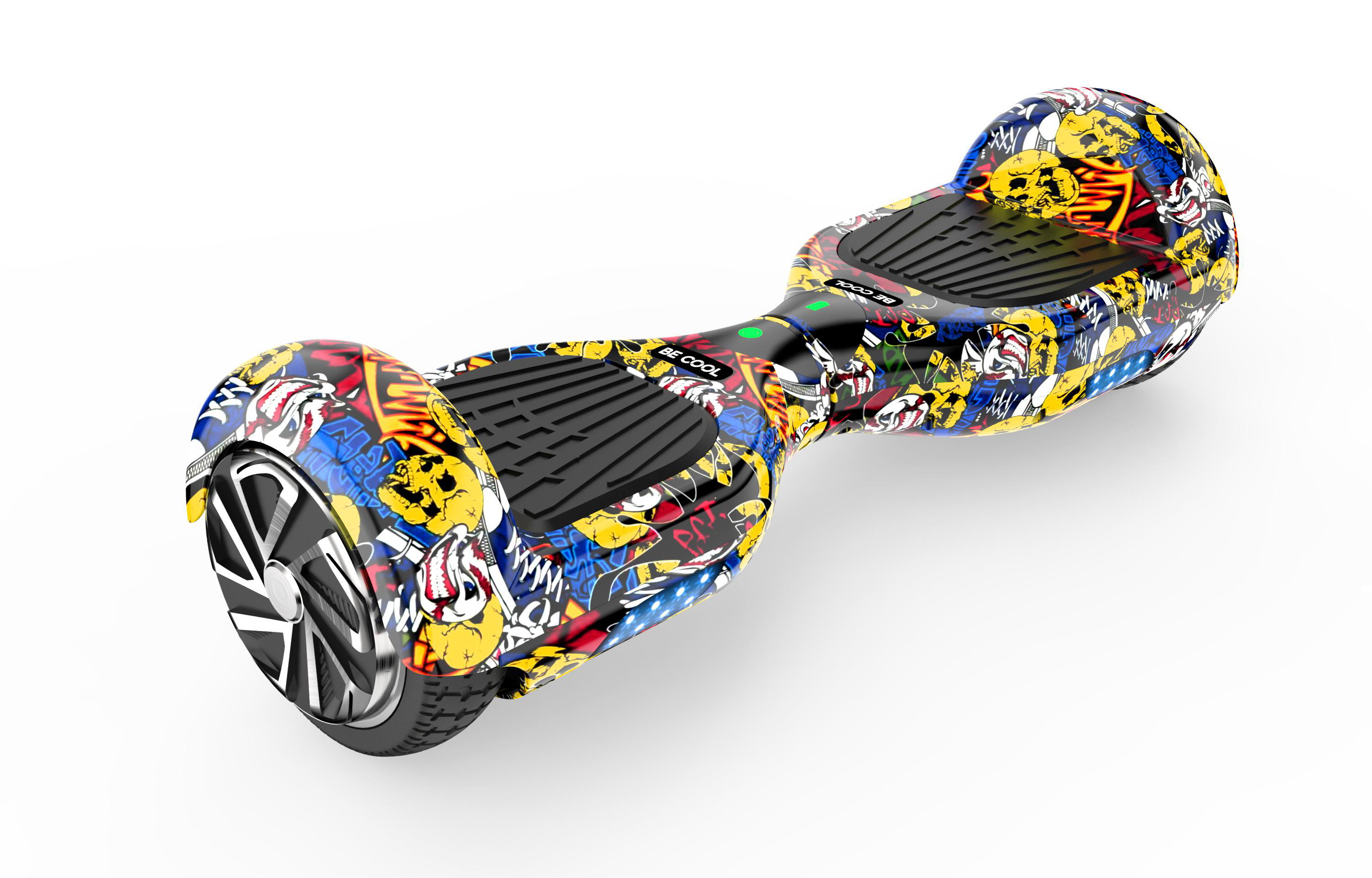 Ein Hoverboard mit farbenfroher Graffiti-Kunst. Das Board hat zwei Räder und befindet sich auf einer weißen Oberfläche.