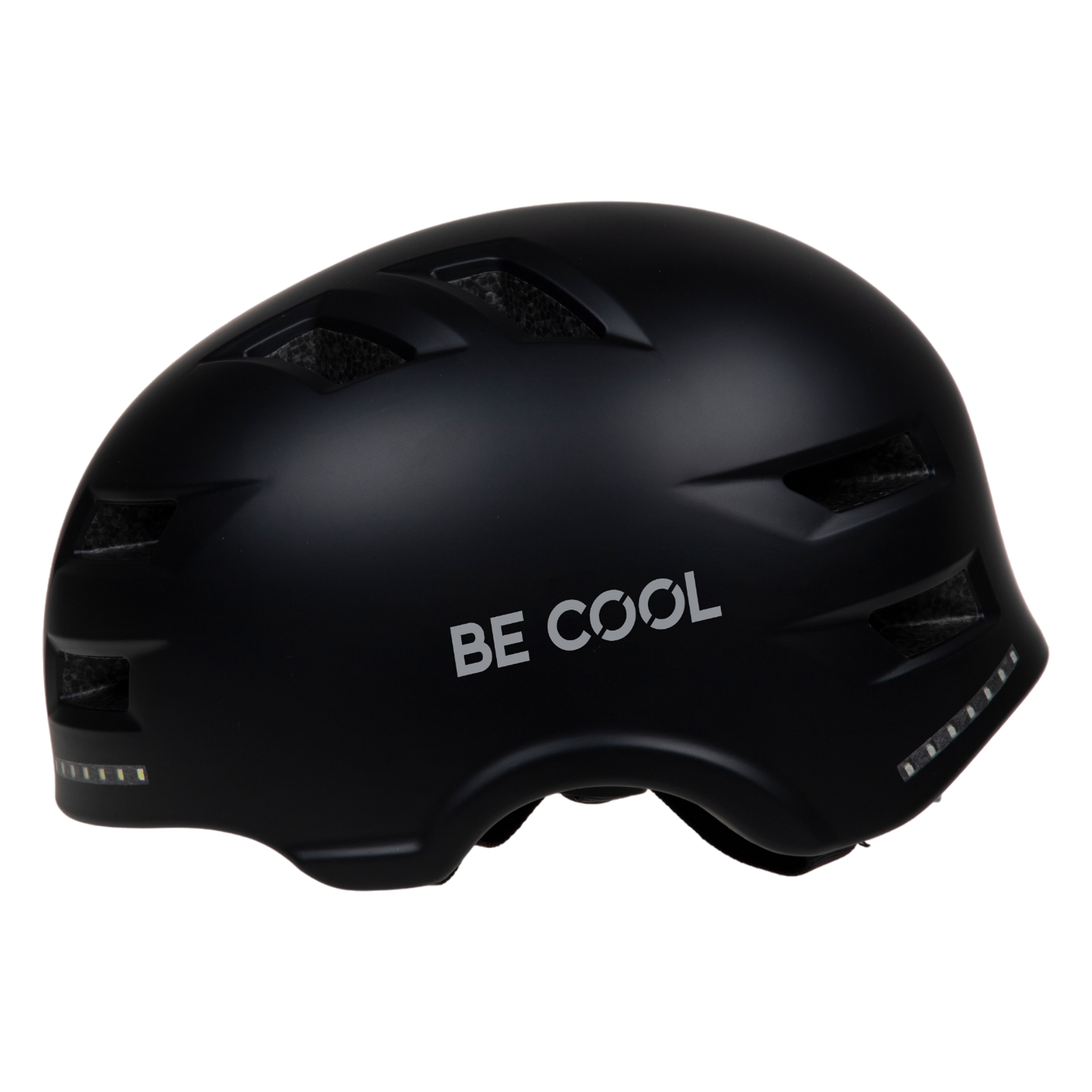 Ein schwarzer Fahrradhelm mit der Aufschrift „BE COOL“. Der Helm ist freigestellt auf weißem Hintergrund.