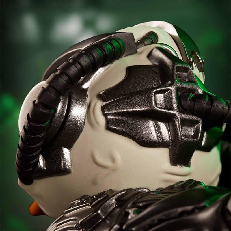 A Star Trek Borg akciófigura fejének közeli képe, bonyolult részletekkel.