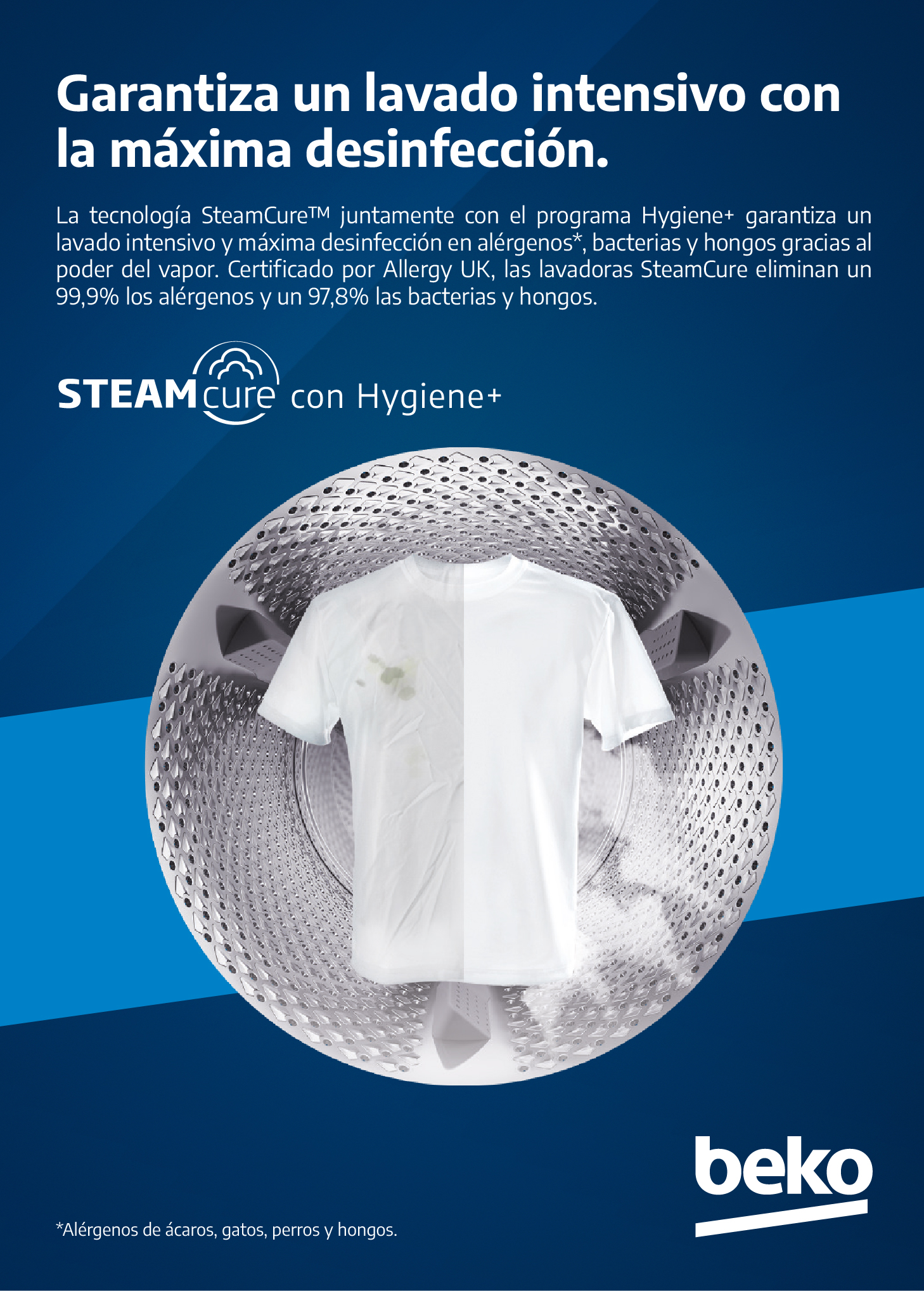 Una camiseta blanca en una lavadora, mitad limpia, mitad manchada. El texto dice SteamCure con Hygiene+.