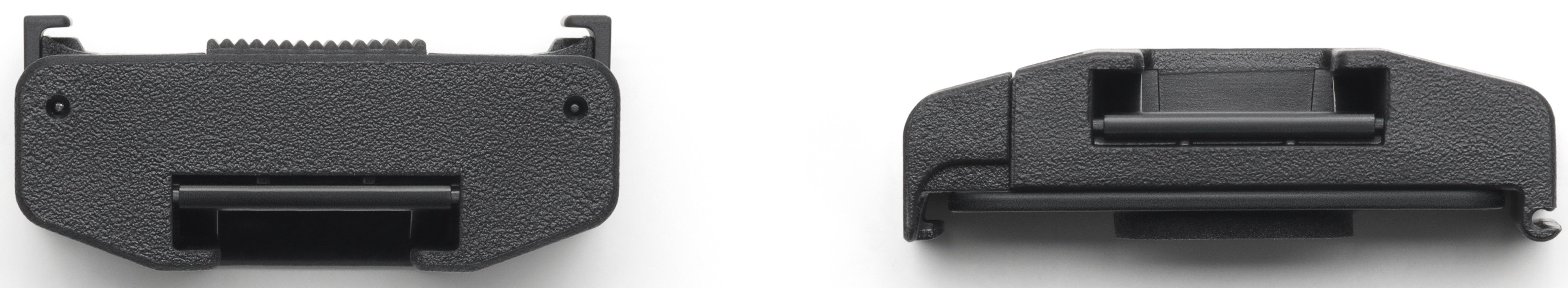 Dwa czarne plastikowe elementy. Jeden jest płaski, a drugi ma suwak i podniesioną krawędź.