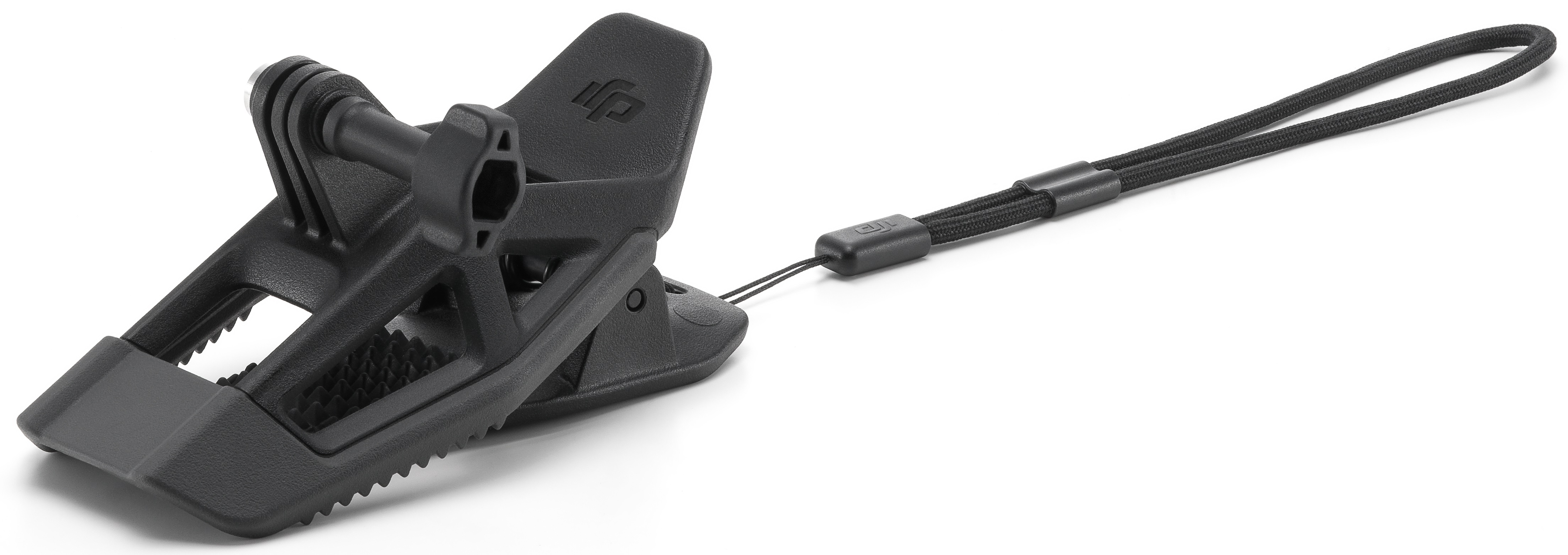 Czarny klips do kamery sportowej z paskiem. Klips ma ząbki i logo DJI.