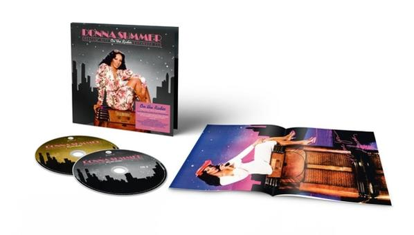Een cd-set met een vrouw op de cover en in de case.
