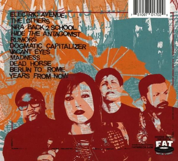 Albumcover mit Bandmitgliedern, Songtiteln und dem Namen der Band, verschiedene Farben verwendet.