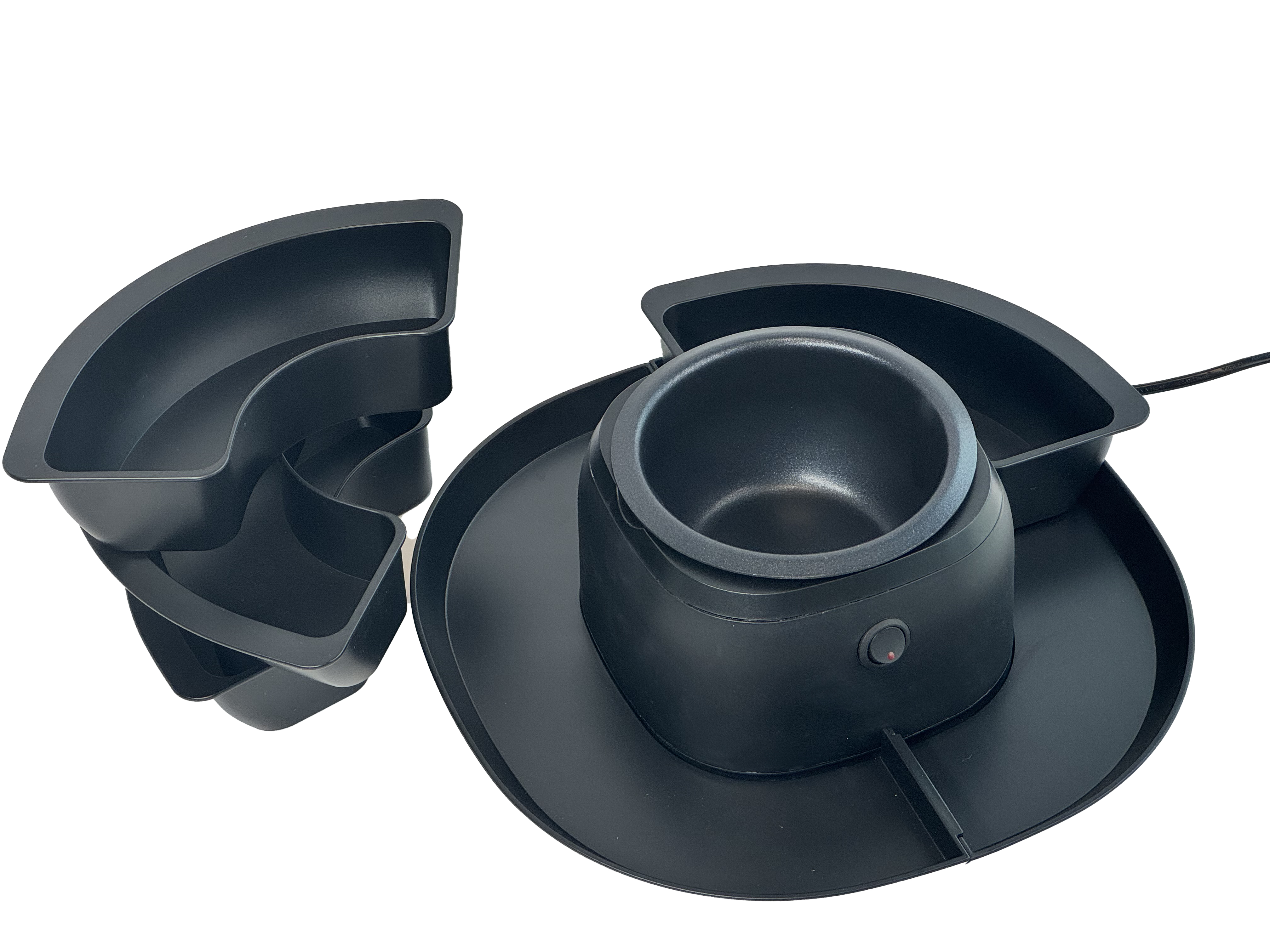 Ein schwarzes Fondue-Set mit einem zentralen Topf und drei Beilagen.