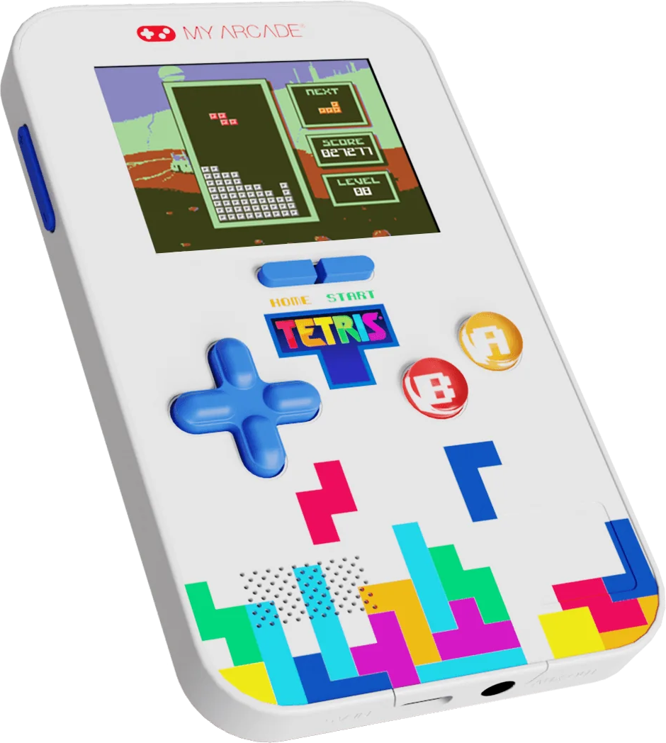 Fehér kézi Tetris játékkonzol gombokkal, képernyőn Tetris blokkok és pontszám látható.