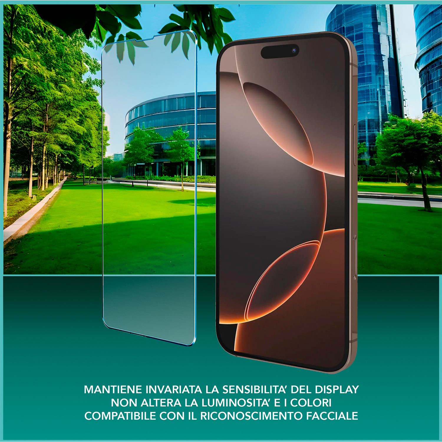 Smartphone con protezione schermo. Un proteggi schermo in vetro è a sinistra.