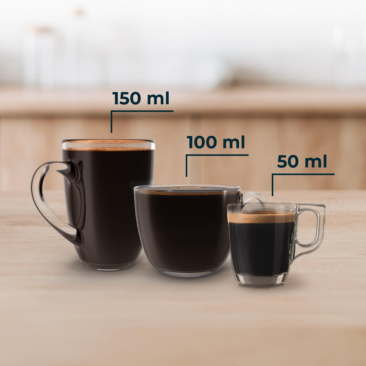 Tres tazas de vidrio transparente llenas de café, etiquetadas con medidas en ml.