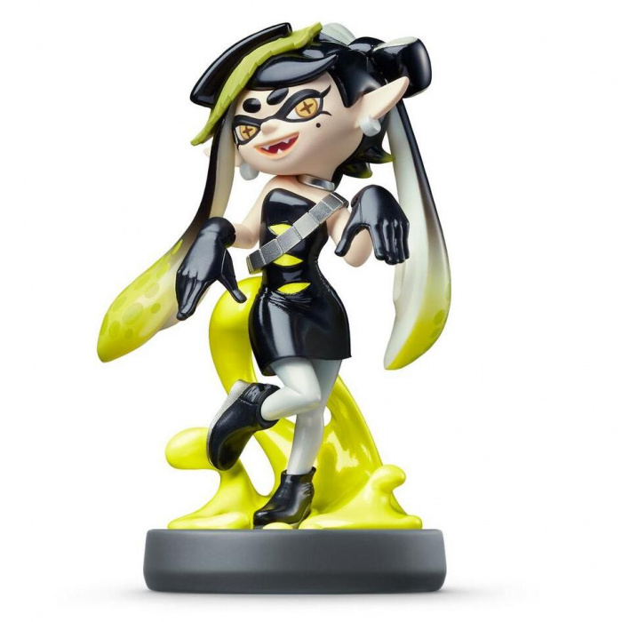 Amiibo postaci ze Splatoon. Czarna postać dziewczyny z żółto-czarnymi włosami, na szarej podstawie.