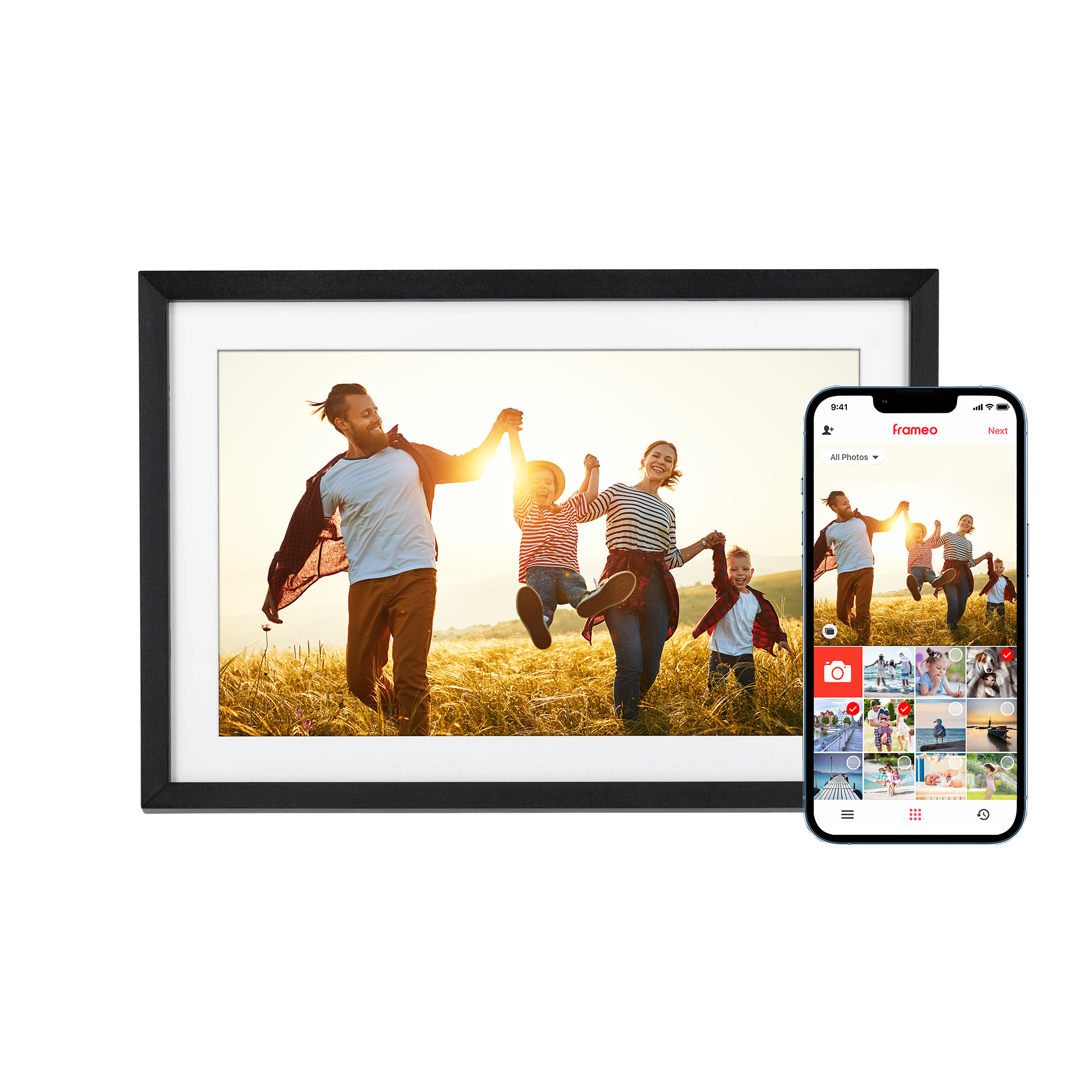 Familie hält Hände und springt auf einem Feld, Telefon zeigt das Bild.