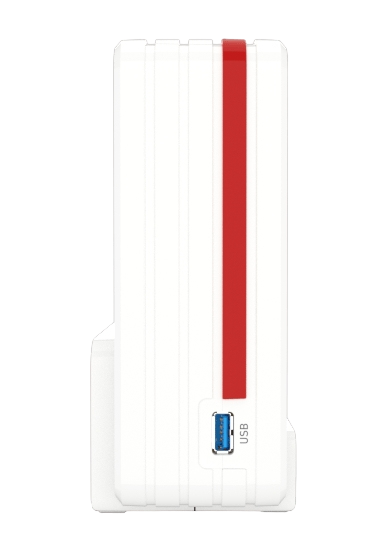 Ein weißes rechteckiges Gerät mit rotem Streifen und USB-Anschluss an der Seite.