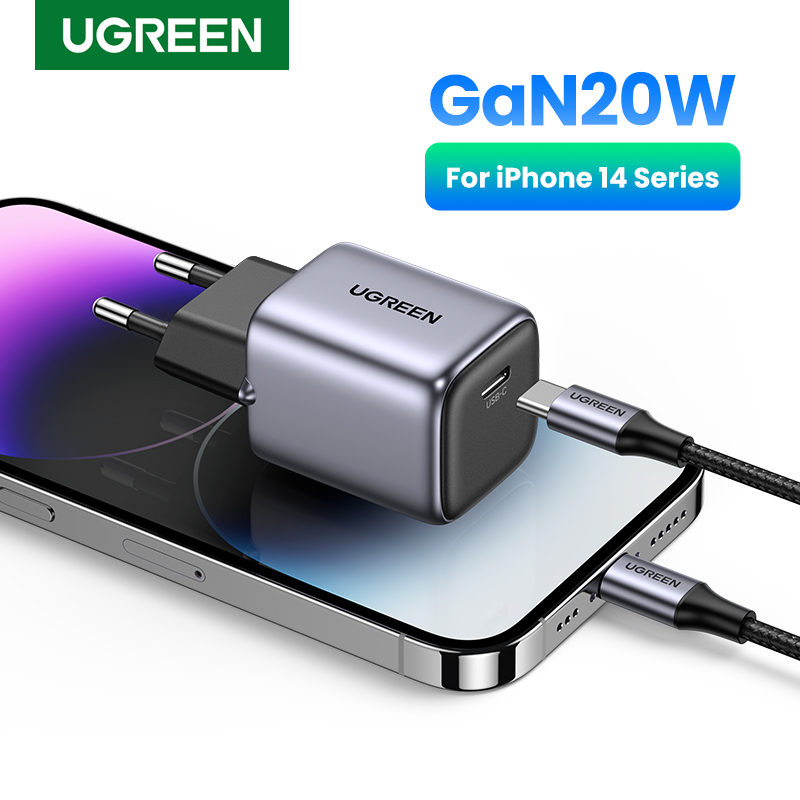 Bir akıllı telefonda UGREEN şarj cihazı ve kablo. Şarj cihazında GaN20W yazıyor, iPhone 14 serisi için.