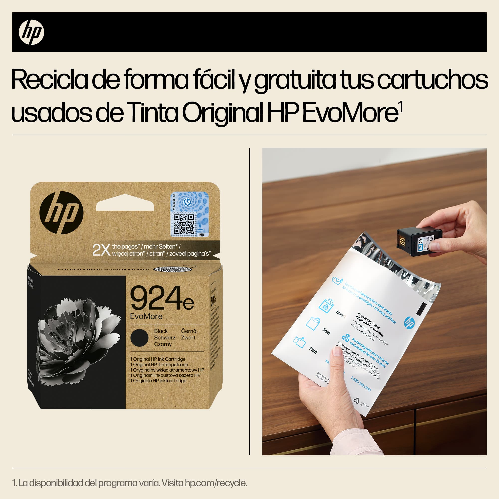 Una persona reciclando un cartucho de tinta HP en una bolsa. Incluye cartucho y embalaje.