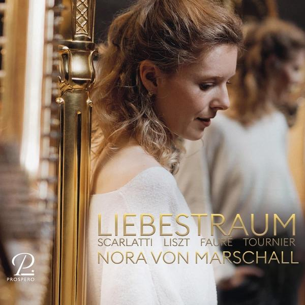Albumcover mit einer Frau, die nach unten schaut, mit dem Titel 'Liebestraum'. Zeigt eine Frau und ein goldenes Geländer.