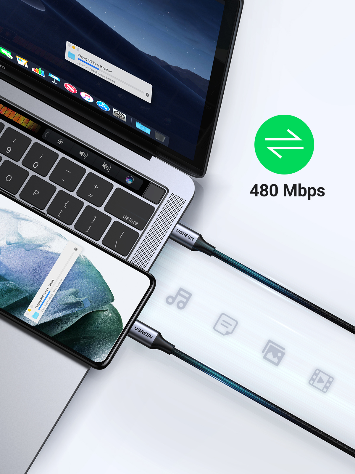 Bir dizüstü bilgisayar ve telefon kabloyla bağlı, veri aktarım simgeleri.