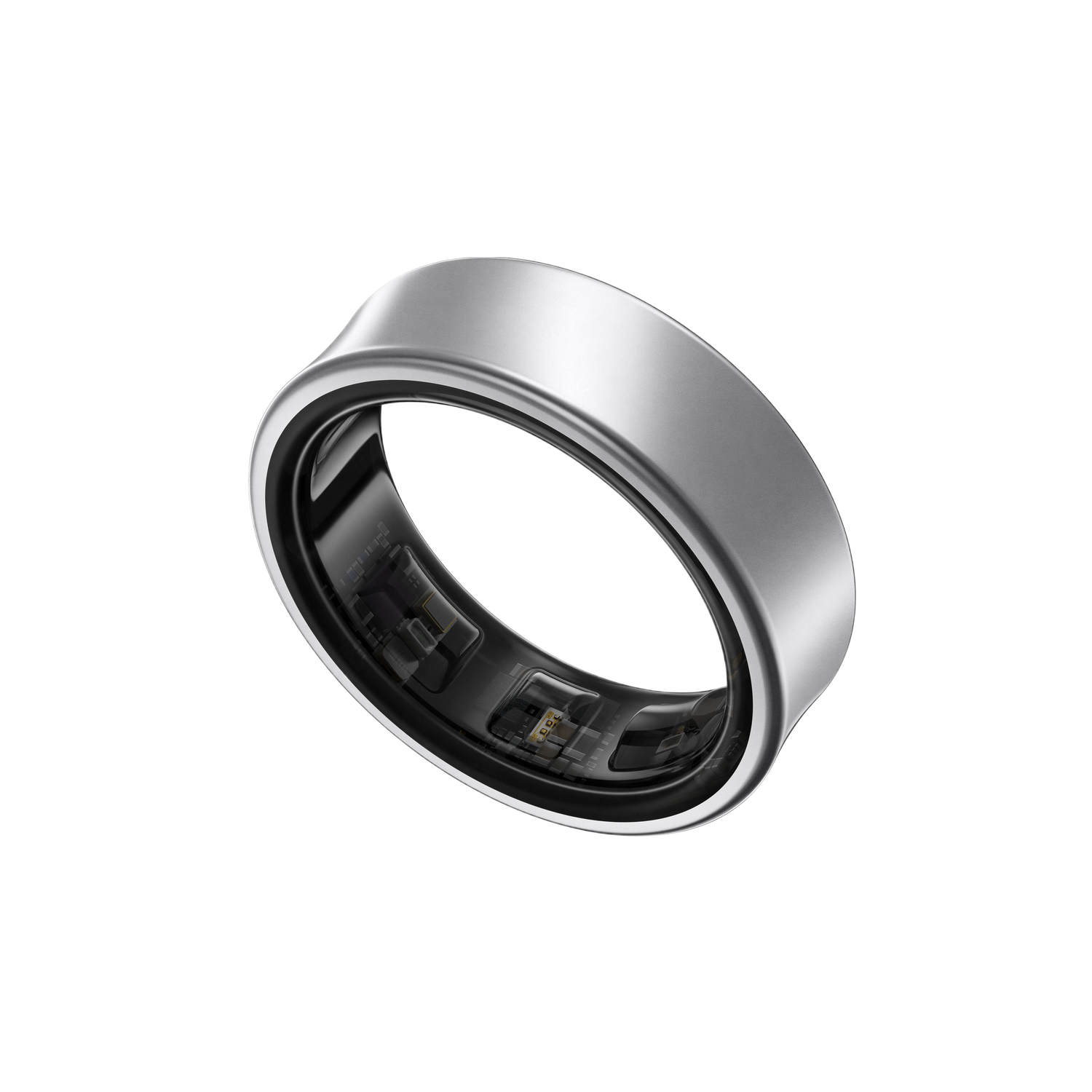 Bague intelligente argentée sur fond noir. La bague a un intérieur noir avec des capteurs visibles.