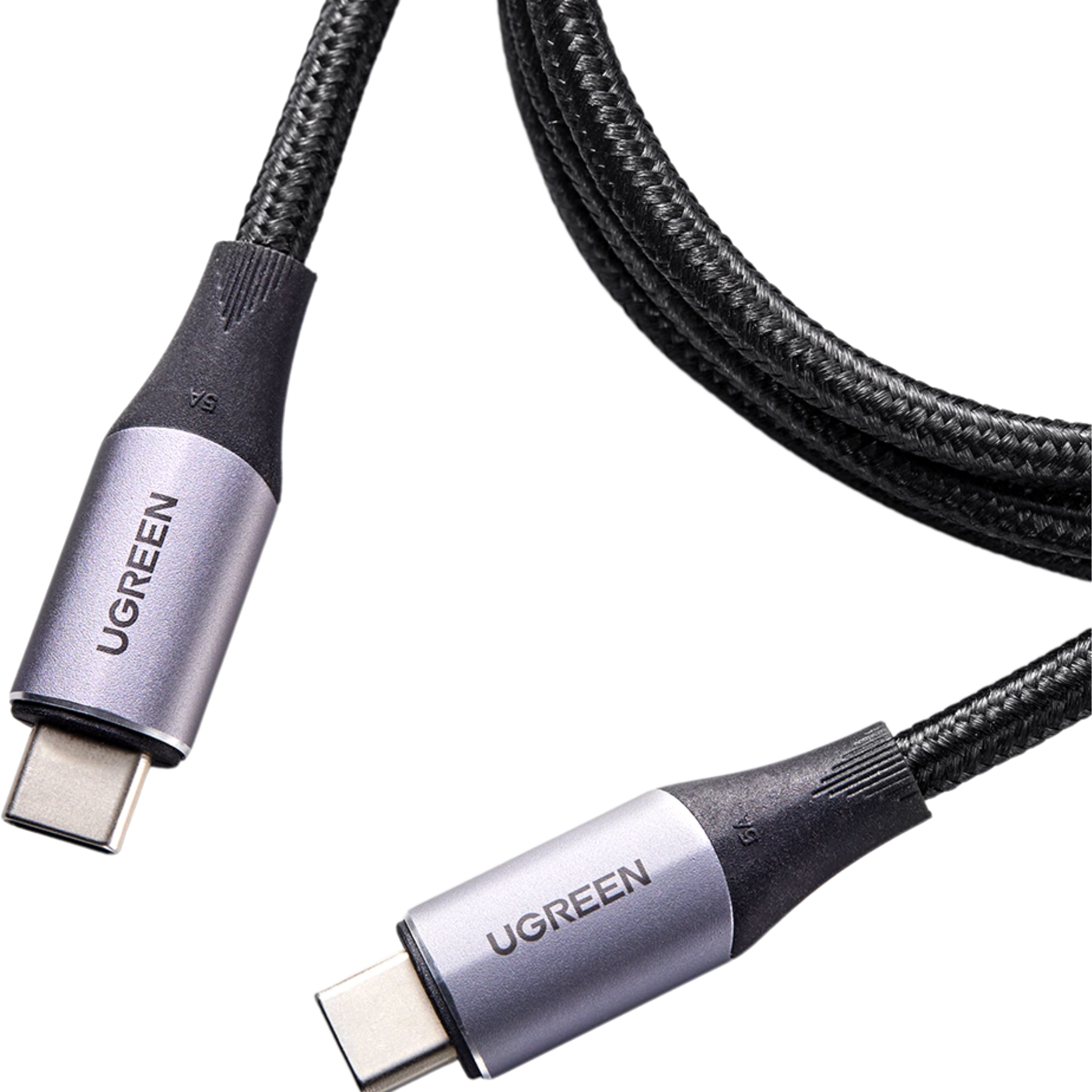 Siyah arka plan üzerinde gri konektörlü iki UGREEN USB-C kablosu.