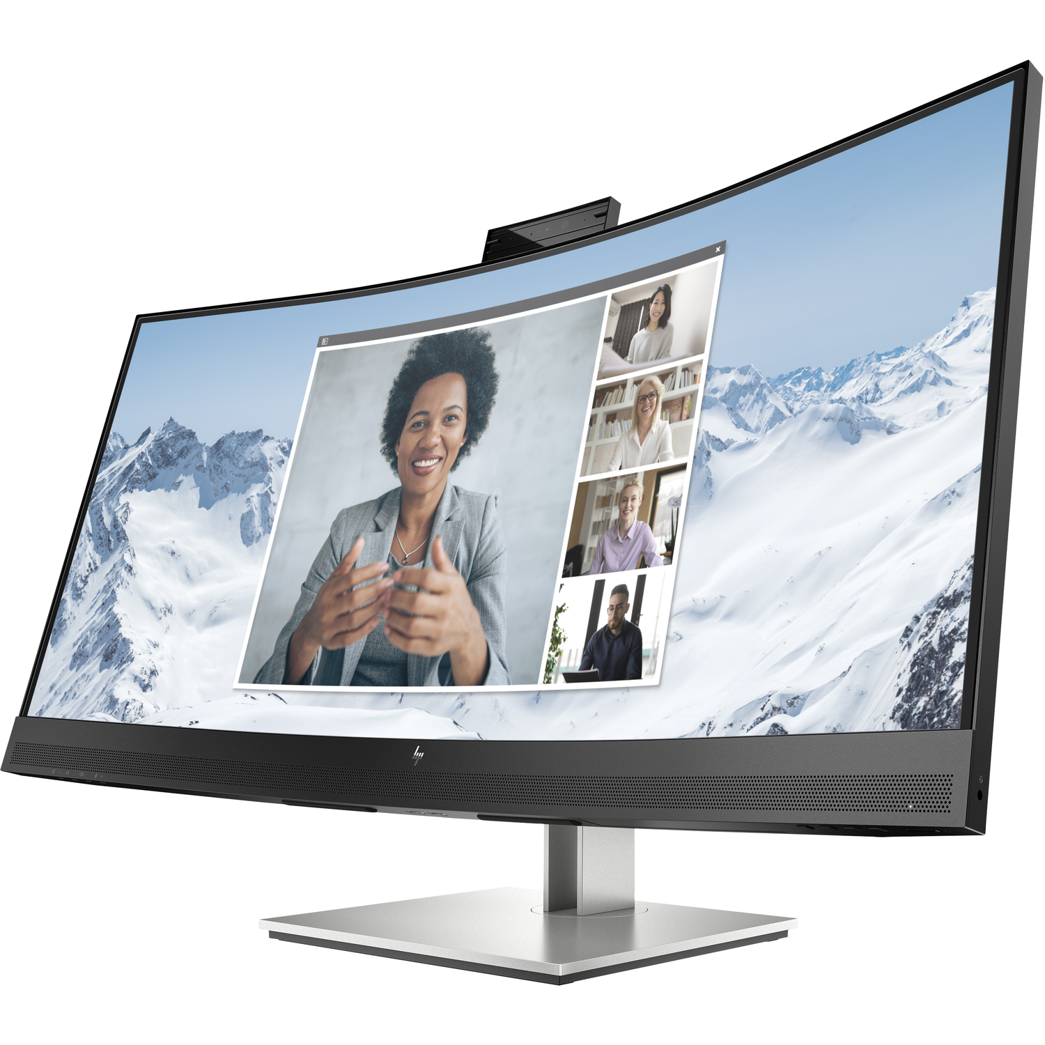 Gebogen HP monitor met een videoconferentie. Met sneeuw bedekte bergen op de achtergrond.