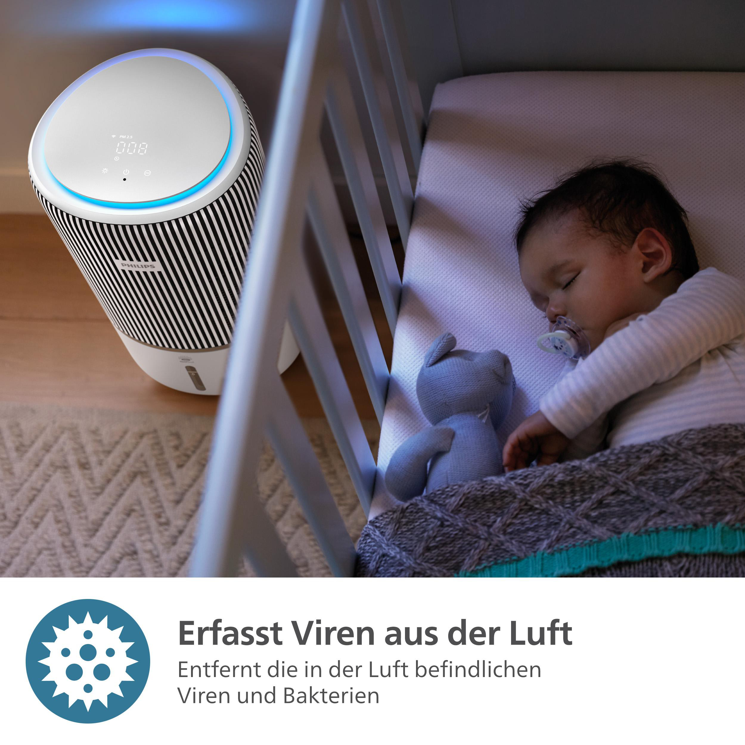 Baby schläft in der Nähe eines Luftreinigers, der Viren und Bakterien aus der Luft entfernt.