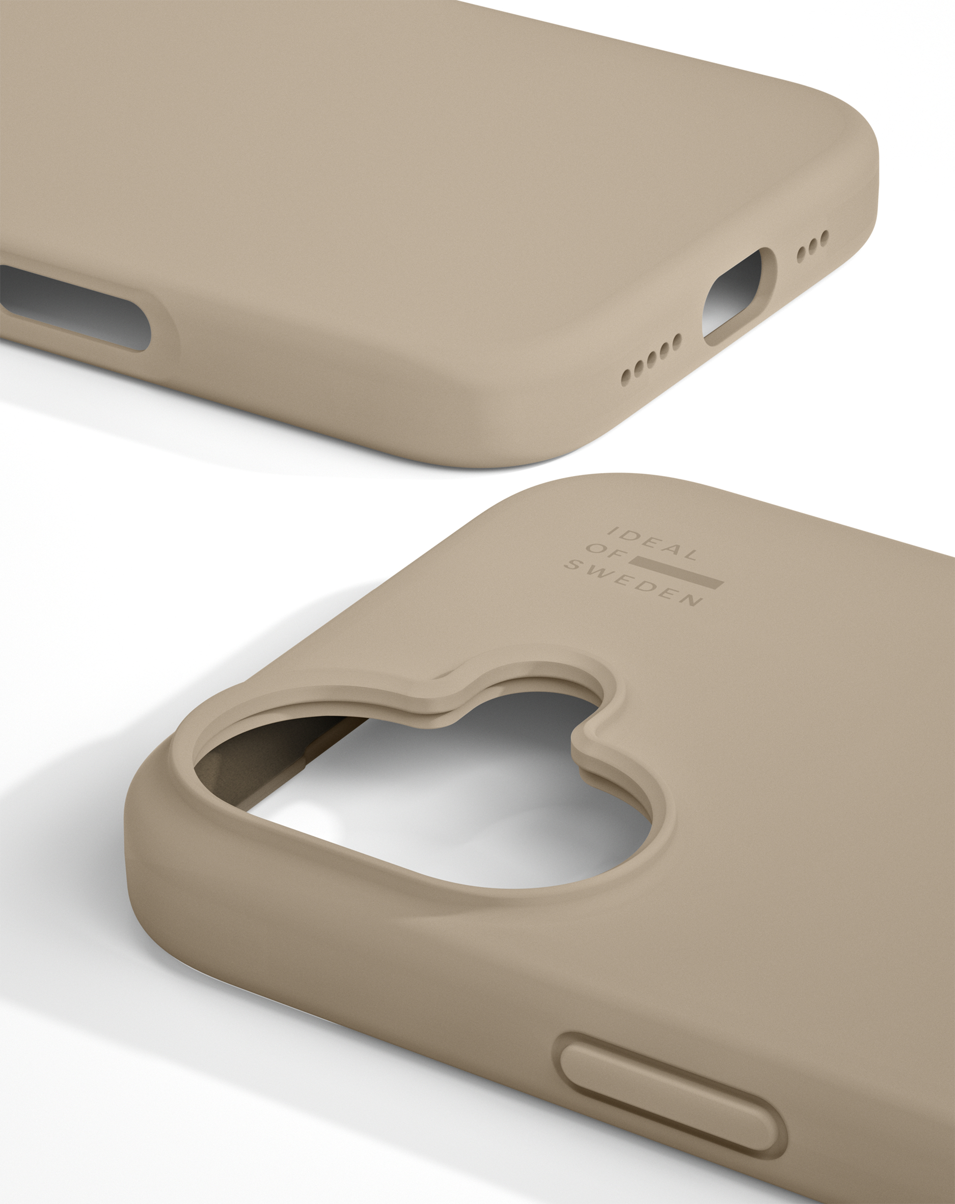 Beige Telefonhülle mit Ideal of Sweden-Logo. Draufsicht mit Kameraausschnitten und Unterseite mit Ladeanschluss.
