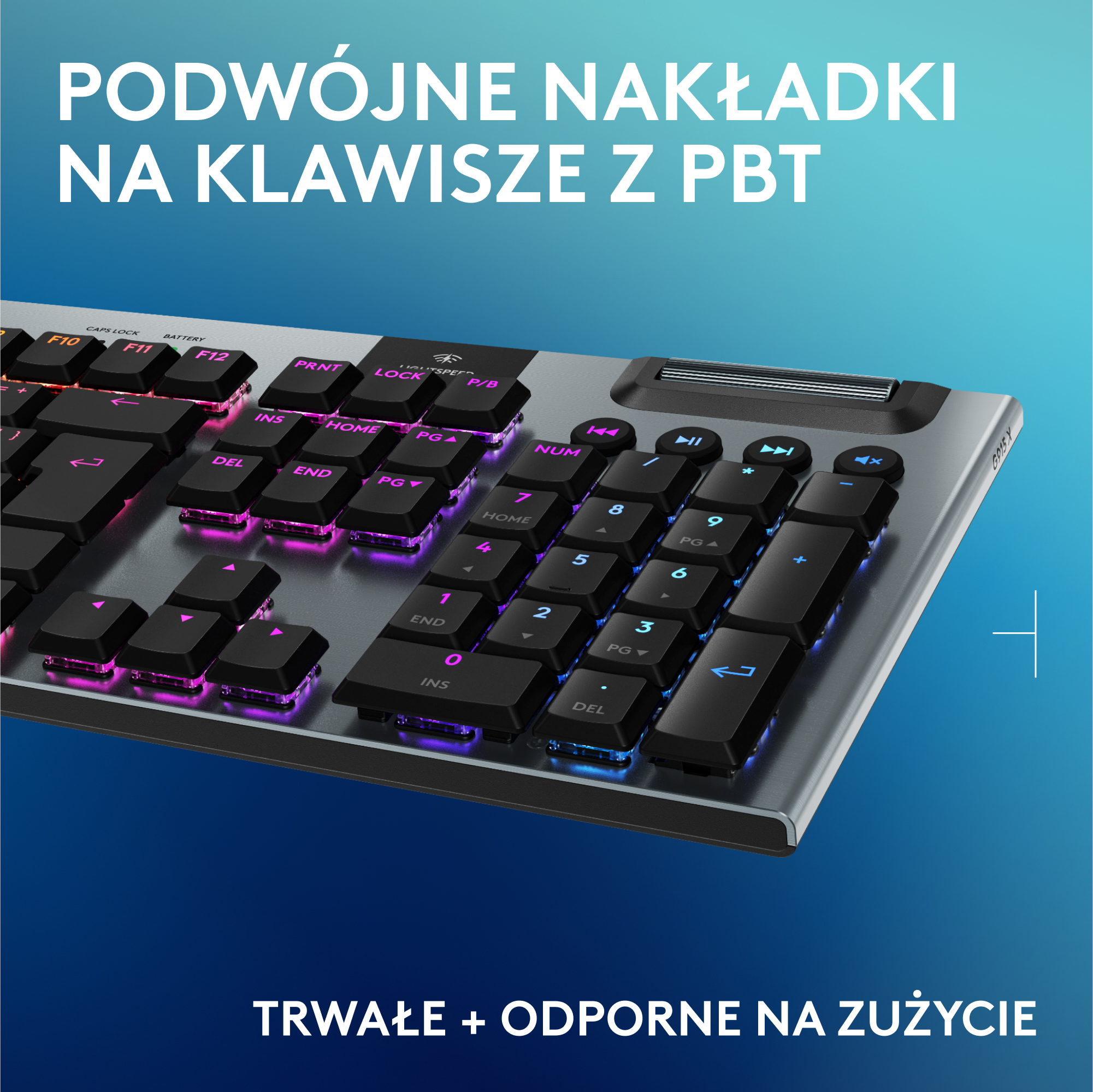 Zbliżenie klawiatury. Czarne klawisze z podwójnymi nakładkami PBT, podświetlone RGB.