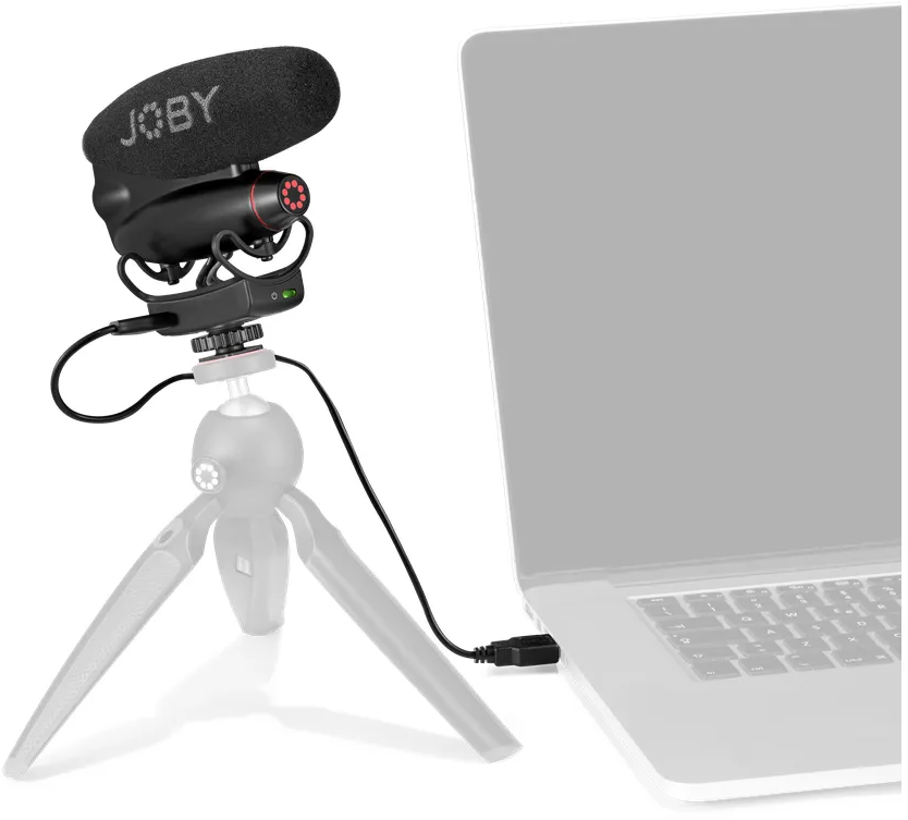 Microphone sur trépied connecté à un ordinateur portable. Microphone noir avec bonnette noire.