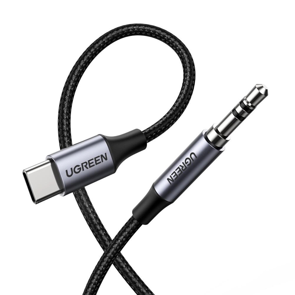 Siyah ve gümüş UGREEN USB-C - 3,5 mm ses kablosu, örgülü. Her iki ucunda UGREEN markası görünür.
