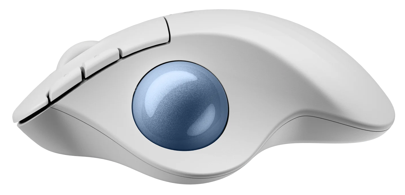 Fehér ergonomikus egér kék trackball-lal. Az egér szögben látható.