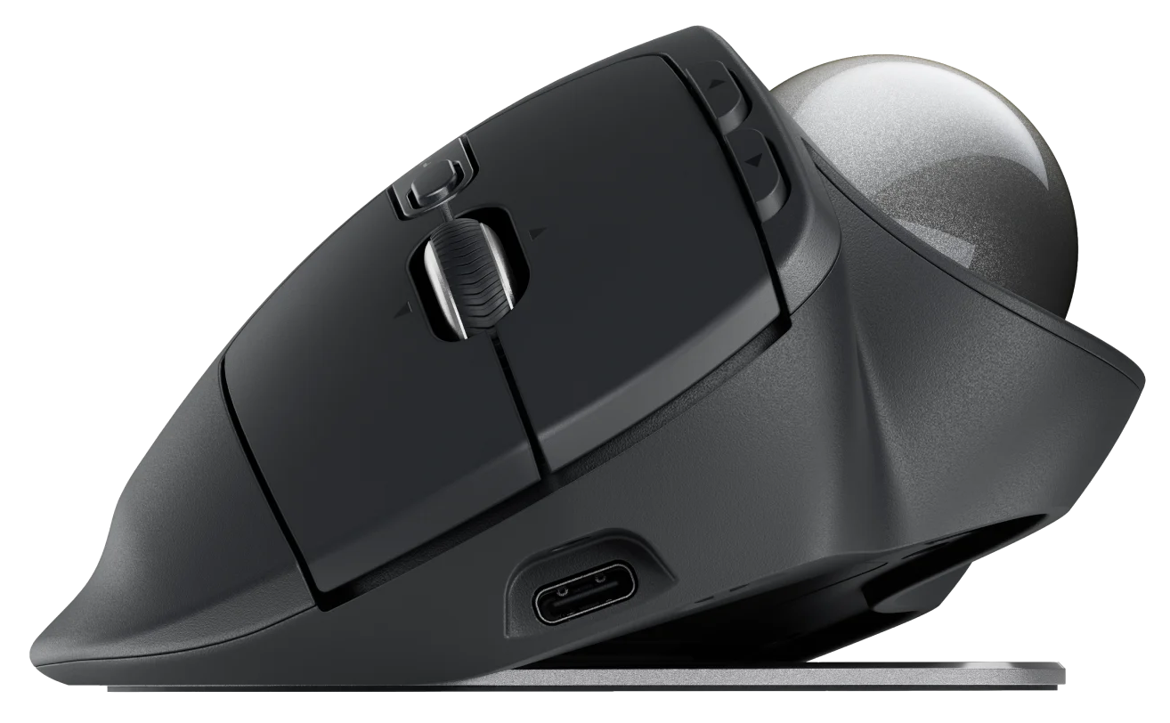 Egy fekete trackball egér gombokkal és egy ezüst golyóval az oldalán.