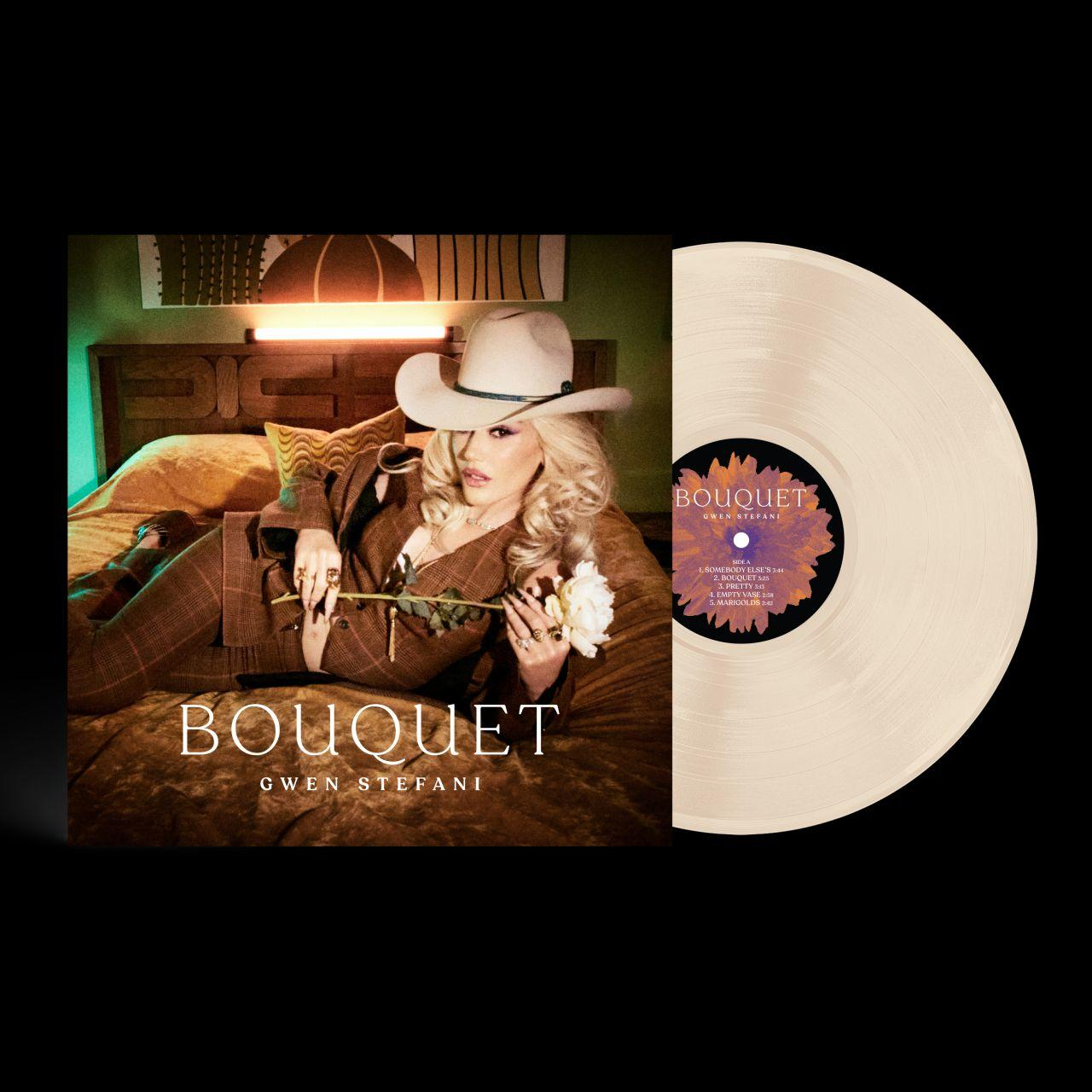 Gwen Stefani album borítója. Kalapot és öltönyt visel, virágot tart. Album címe: Bouquet.