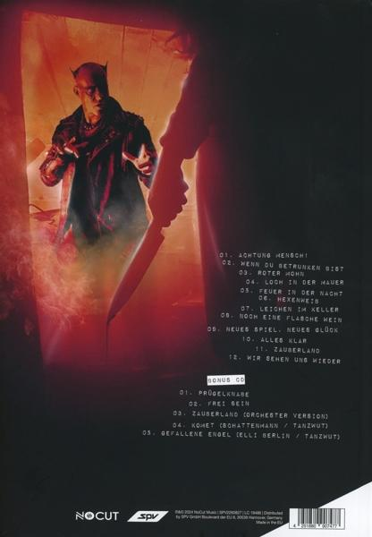 Albumcover mit einer dämonenartigen Figur, die ein Messer hält, in roter Umgebung.