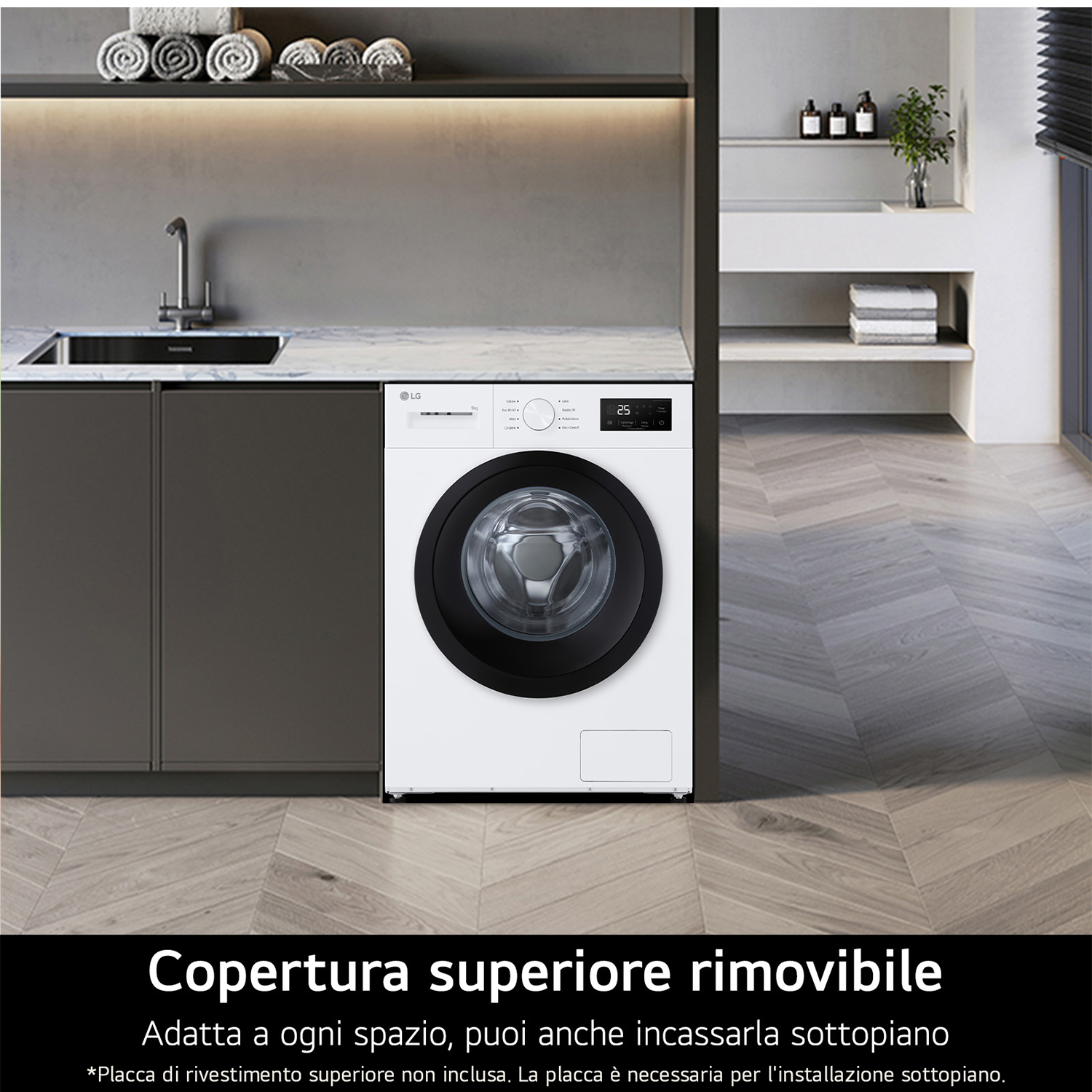 Lavatrice bianca con porta nera, in un bagno con pavimento in legno.