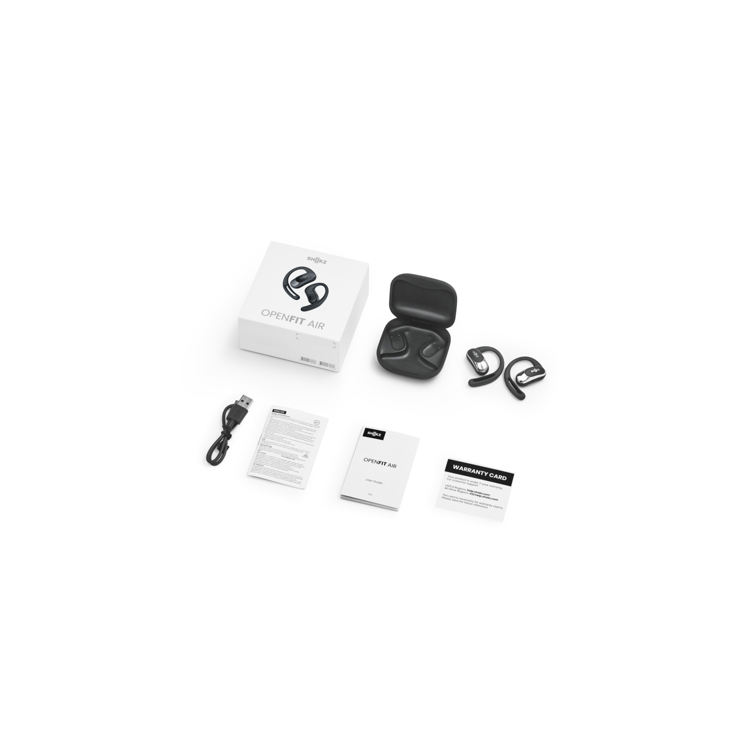 Écouteurs Openfit Air, étui de chargement, accessoires et boîte. Écouteurs noirs et boîte blanche sur fond blanc.