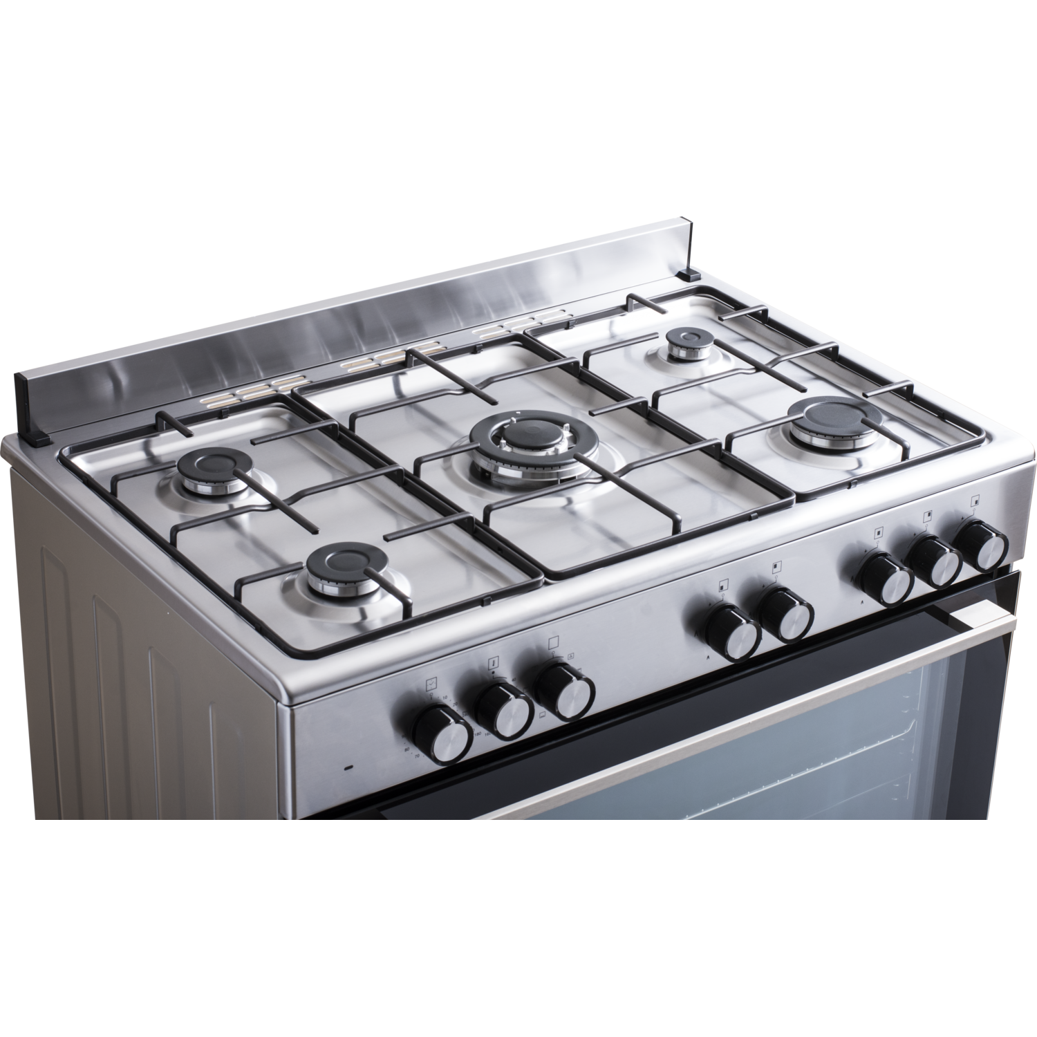 RVS gasfornuis met vijf branders en bedieningsknoppen. De ovendeur is zichtbaar.
