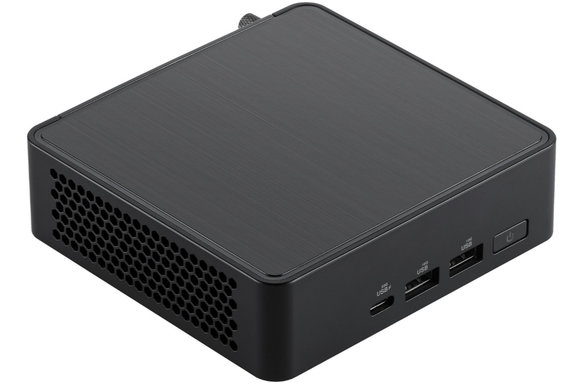 Ein kleiner schwarzer Computer mit USB-Anschlüssen und einem Einschaltknopf.
