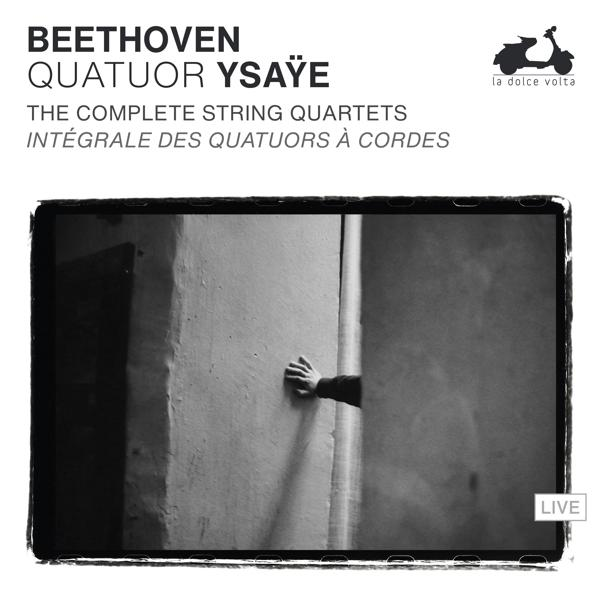 Schwarz-weiß Albumcover. Eine Hand berührt einen Türrahmen. Text: Beethoven, Quatuor Ysaye.