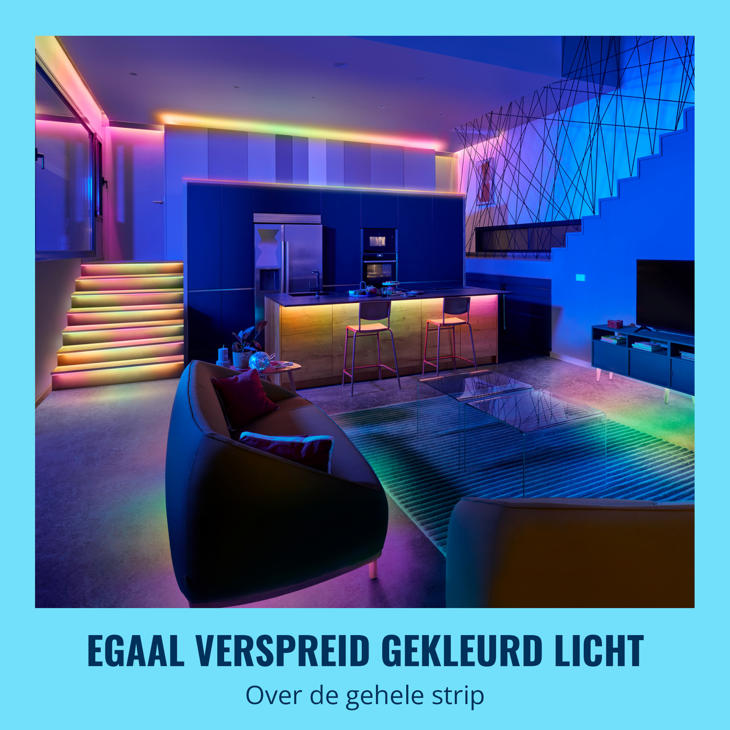 Een woonkamer met kleurrijke LED-verlichting. Het woord is "EGAAL VERSPREID GEKLEURD LICHT".