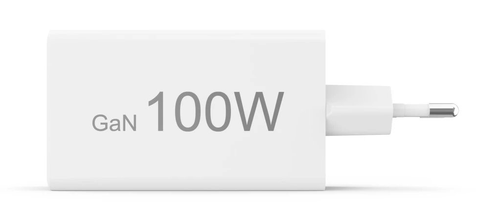 Biała ładowarka z nadrukiem GaN 100W i wtyczką po prawej.