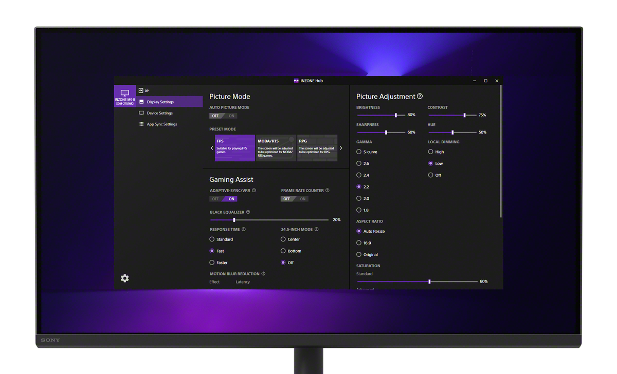 Monitor del computer che mostra le impostazioni di un gioco. Interfaccia di gioco visibile.