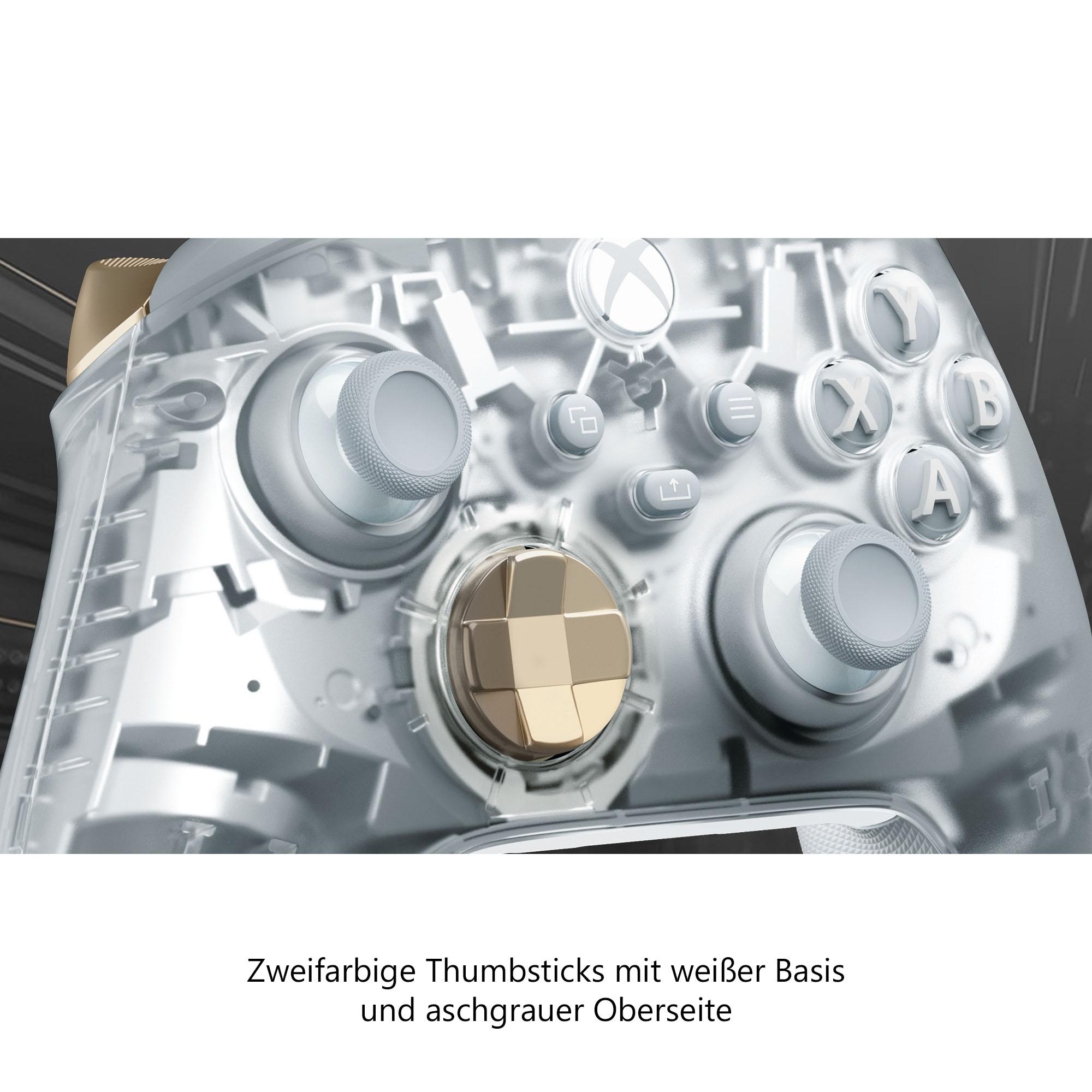 Transparenter Xbox-Controller mit goldenen Akzenten, zeigt interne Komponenten.
