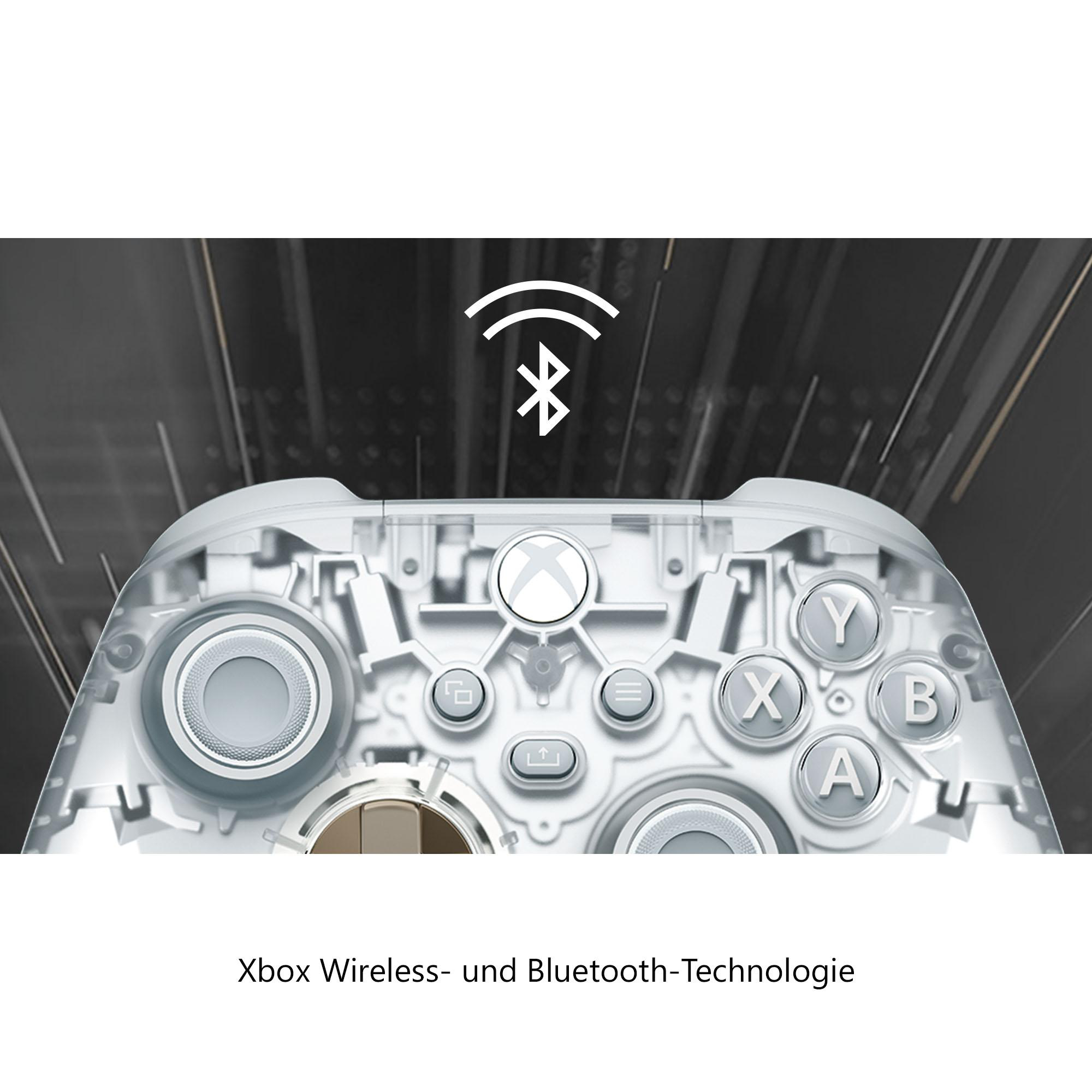 Ein Xbox-Controller mit transparentem Gehäuse. Das Bluetooth-Symbol befindet sich über der Mitteltaste.