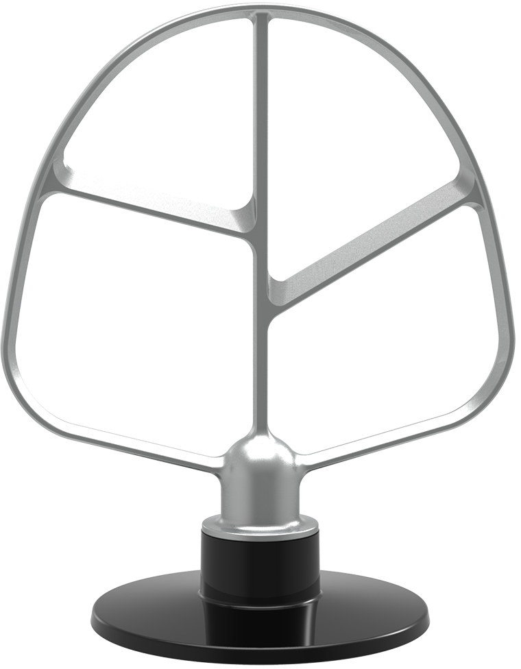 Accessoire de mélangeur argenté et noir. Il a trois lames sur une base noire.
