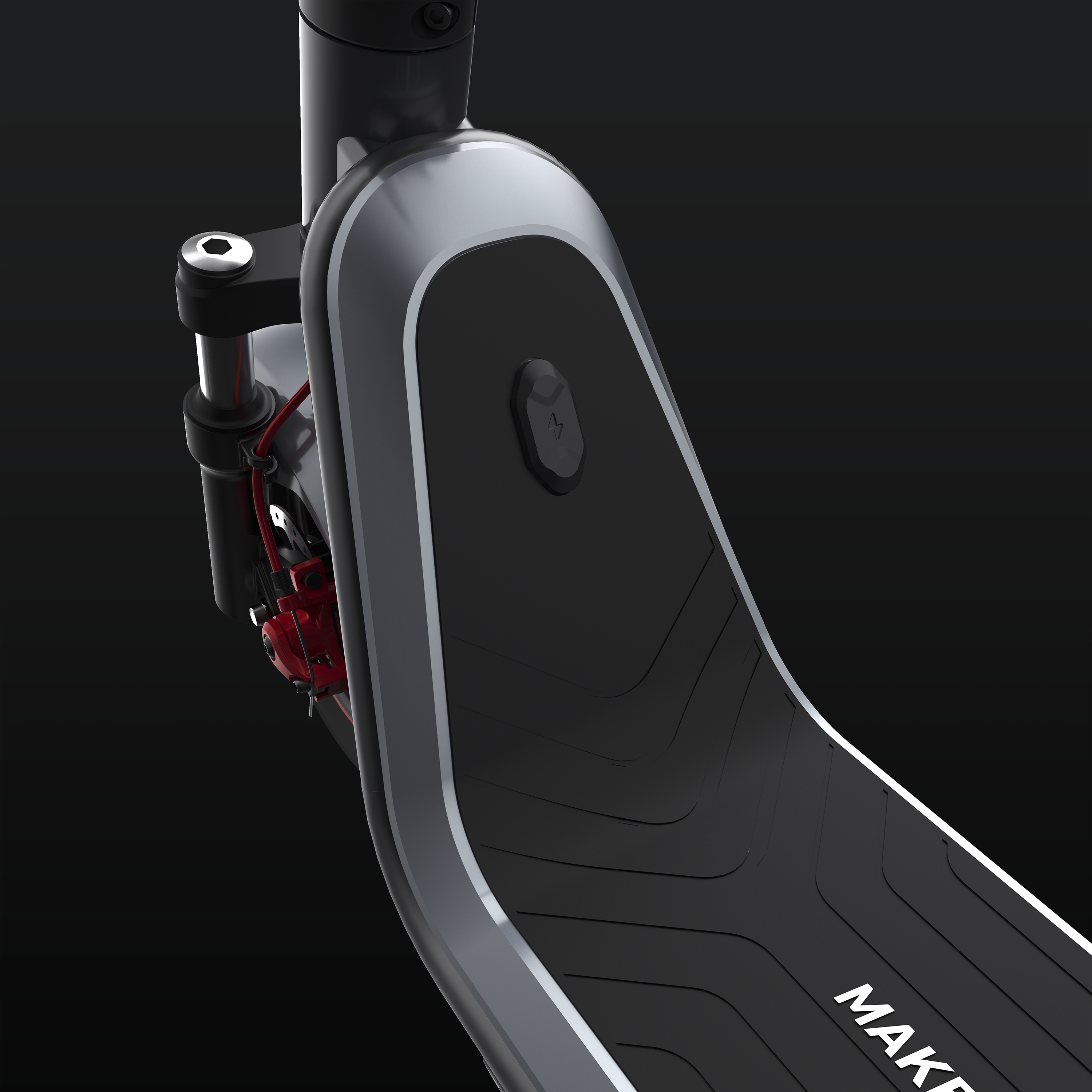 Nahaufnahme des Scooters, schwarz-grau, mit Power-Taste und Fußbereich.