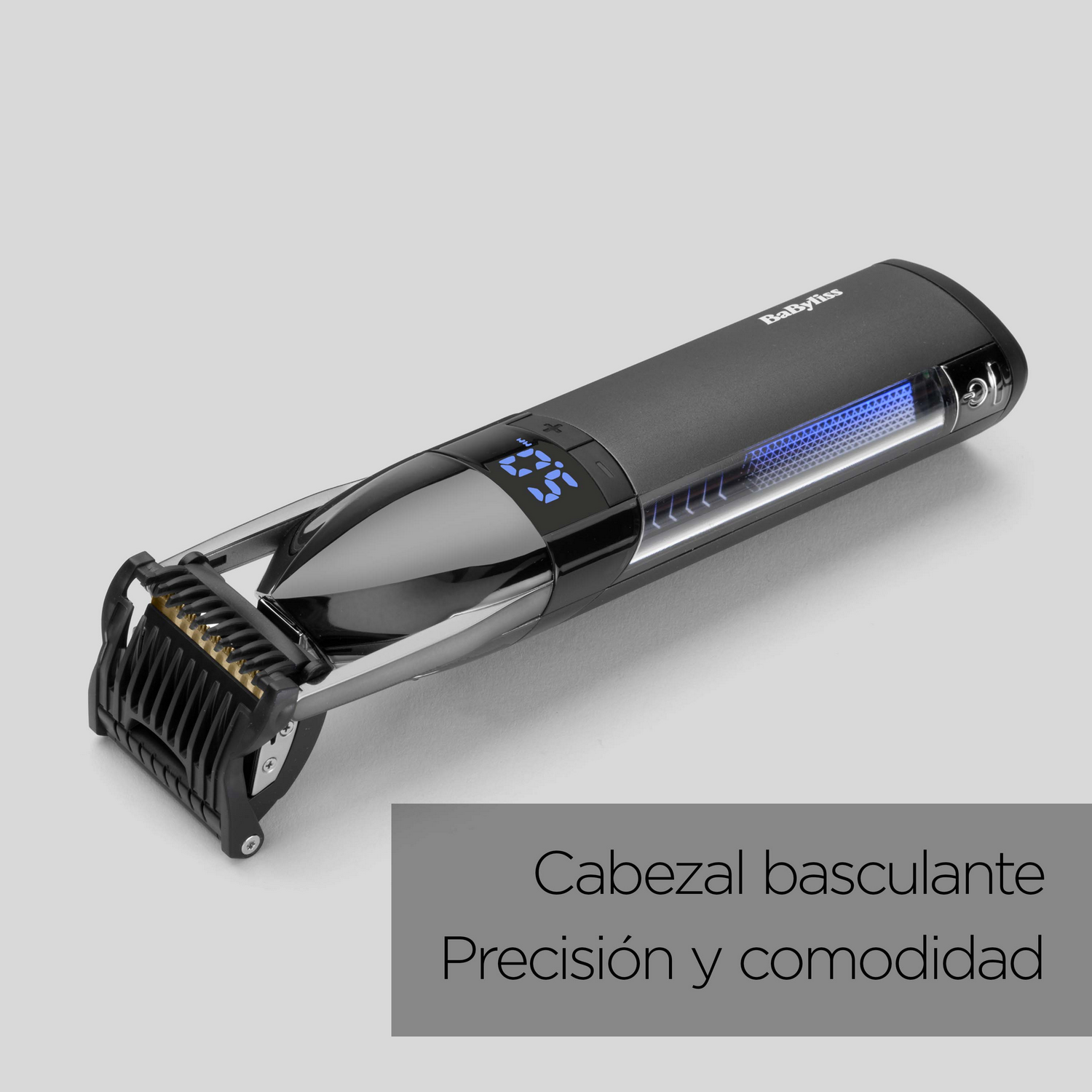 Cortapelos Babyliss negro, pantalla digital, protector cromado, sobre fondo gris.