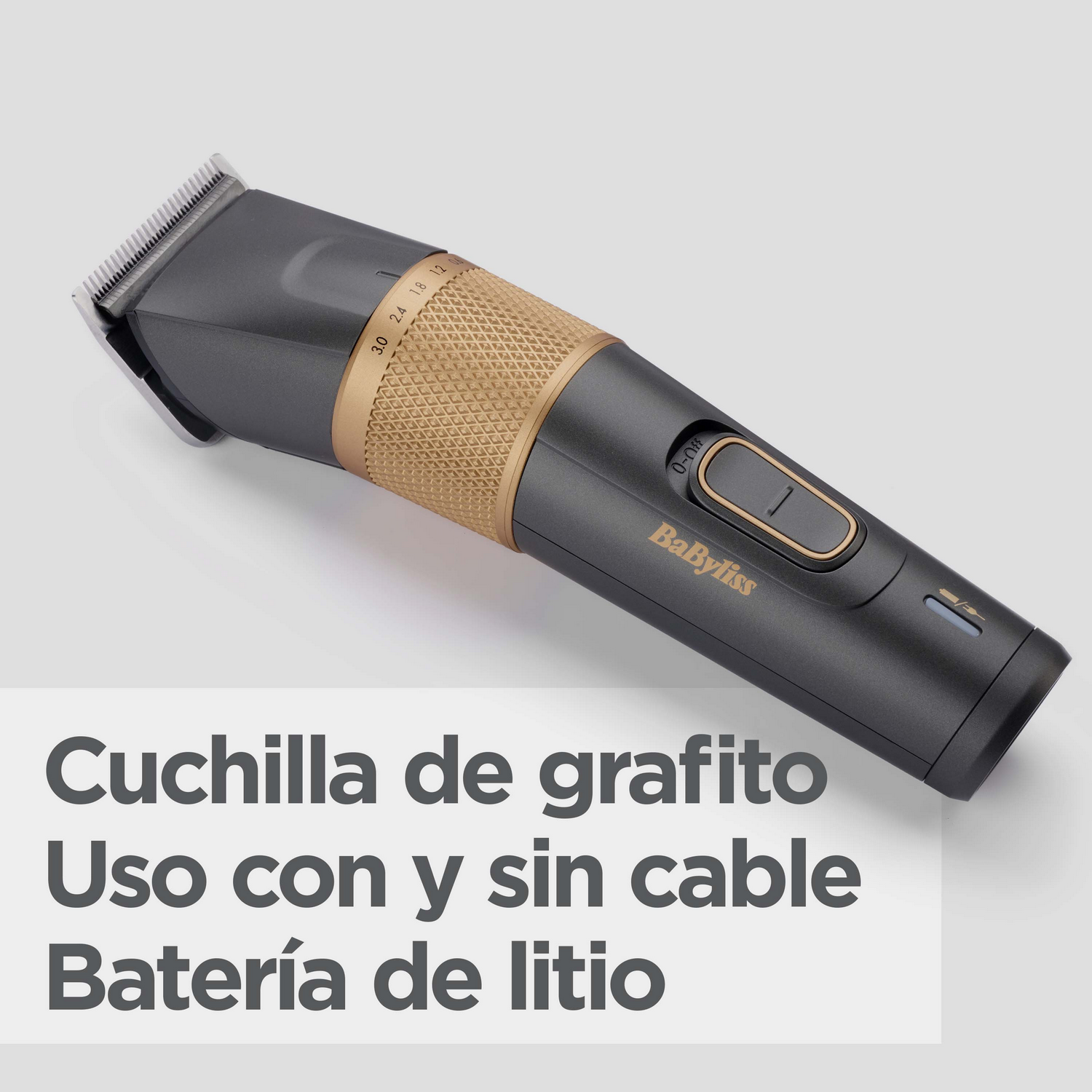 Tableta Samsung gris, vista trasera. Logotipo de Samsung, dos cámaras, una barra.