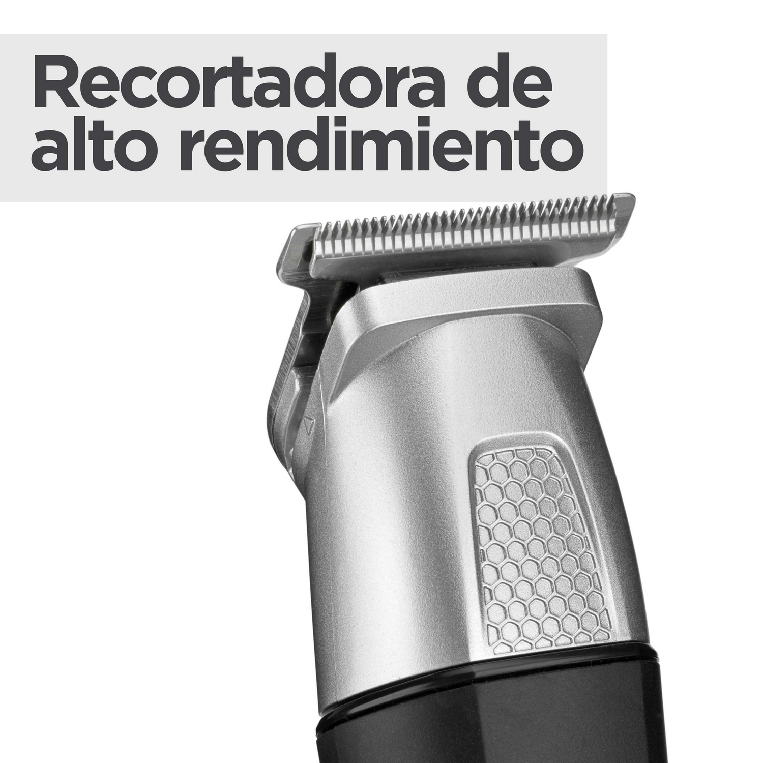 Primer plano de un cortapelos plateado y negro. Arriba dice: “Recortadora de alto rendimiento”.