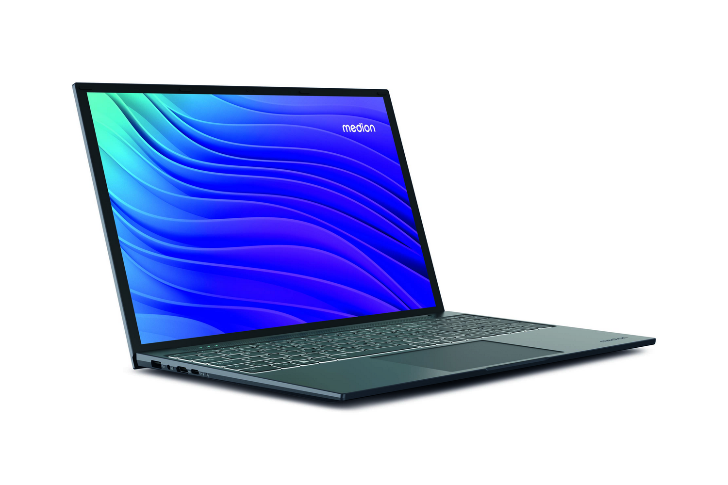Una computadora portátil Medion está abierta, mostrando un patrón ondulado azul y verde en la pantalla. La computadora portátil está sobre un fondo blanco.