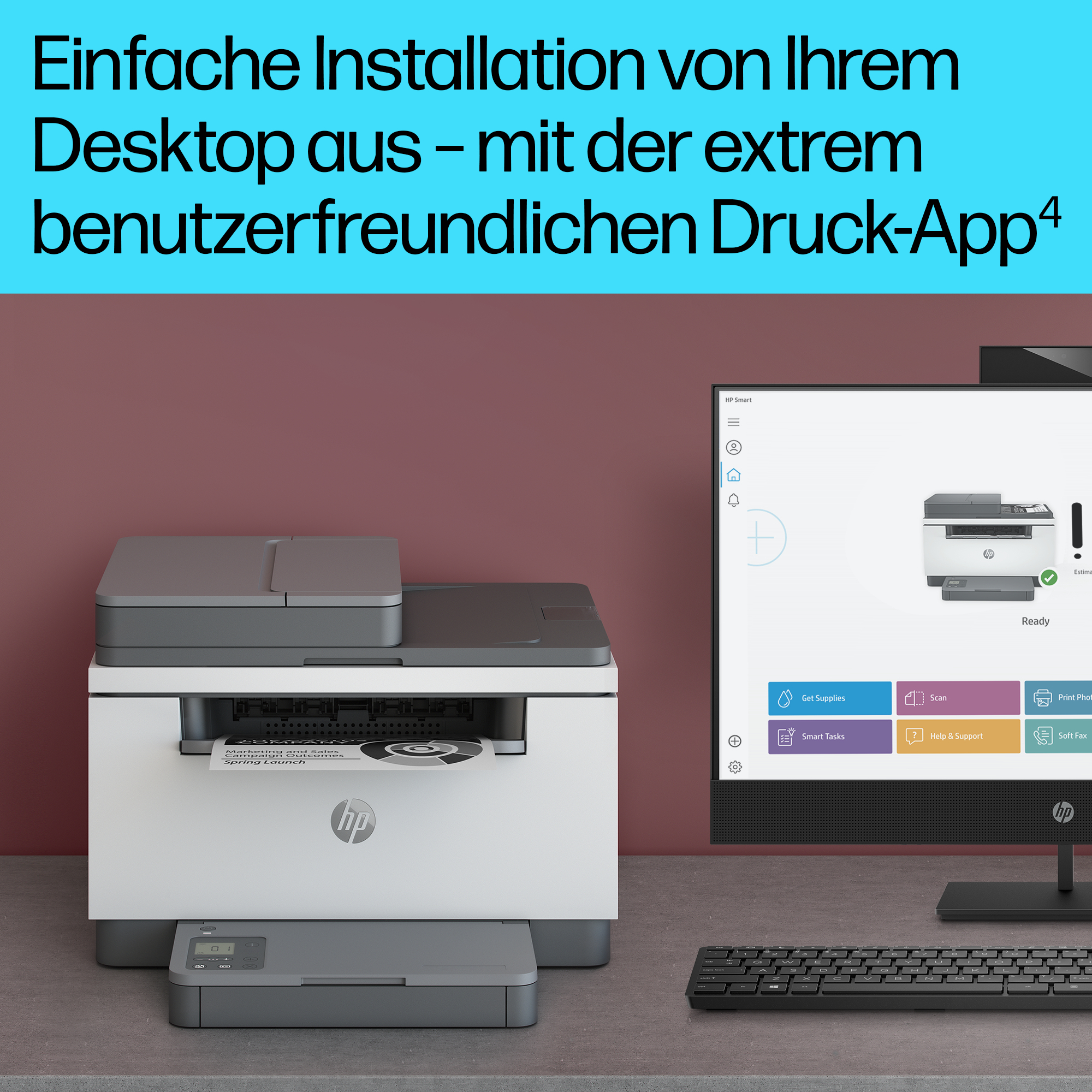 Drucker mit Monitor, der Druck-App zeigt. Drucker und Monitor auf dem Schreibtisch. HP-Logo sichtbar.