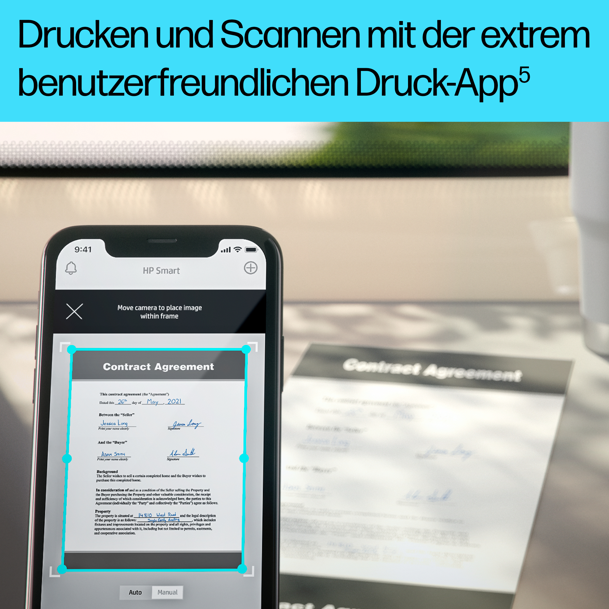 Ein Telefon scannt ein Dokument mit der HP Smart App.