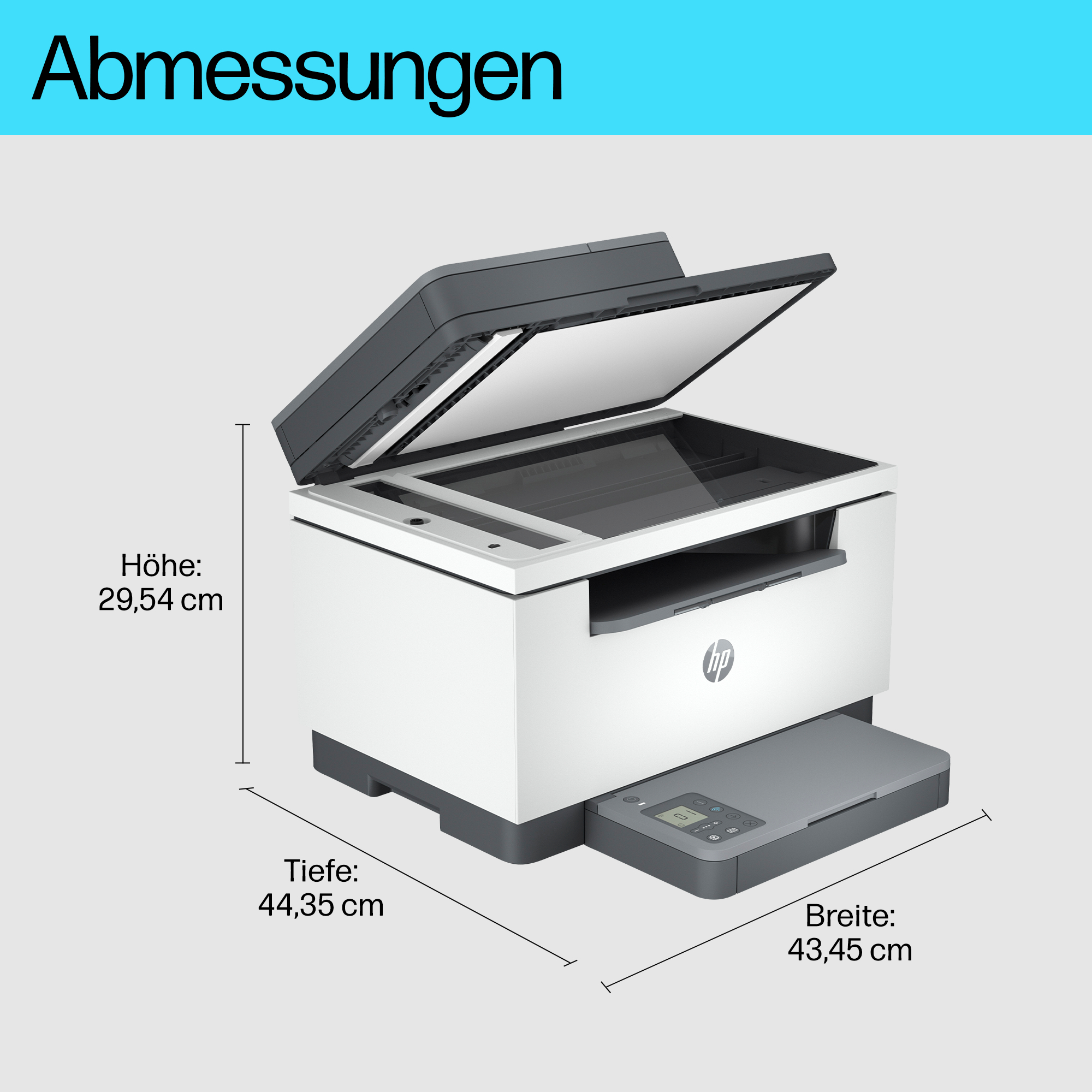 HP-Drucker mit beschrifteten Abmessungen, weiß und grau, offener Deckel, vor hellgrauem Hintergrund.
